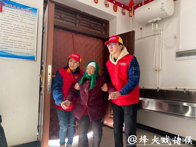 守护万家灯火!社区为280户孤老送年夜饭,为重点人群更换拖线板 守护万家灯火!社区为280户孤老送年夜饭,为重点人群更换拖线板