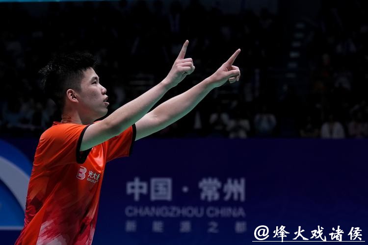 中国羽毛球大师赛 翁泓阳战胜小波波夫晋级决赛 中国羽毛球大师赛 翁泓阳战胜小波波夫晋级决赛