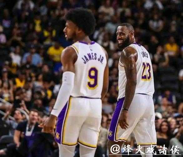书写NBA新纪录!詹姆斯父子同时登场创造历史 书写NBA新纪录!詹姆斯父子同时登场创造历史